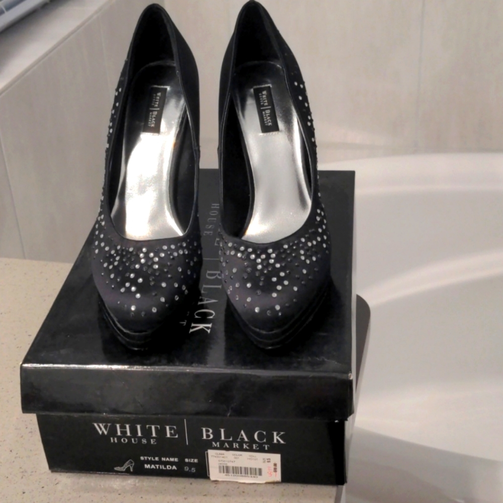 Beautiful White House Black Market shoes